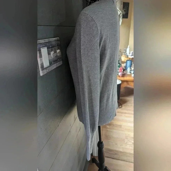 Apt 9 Women's Grey Sweater(Medium)(EUC) - Picture 8 of 14